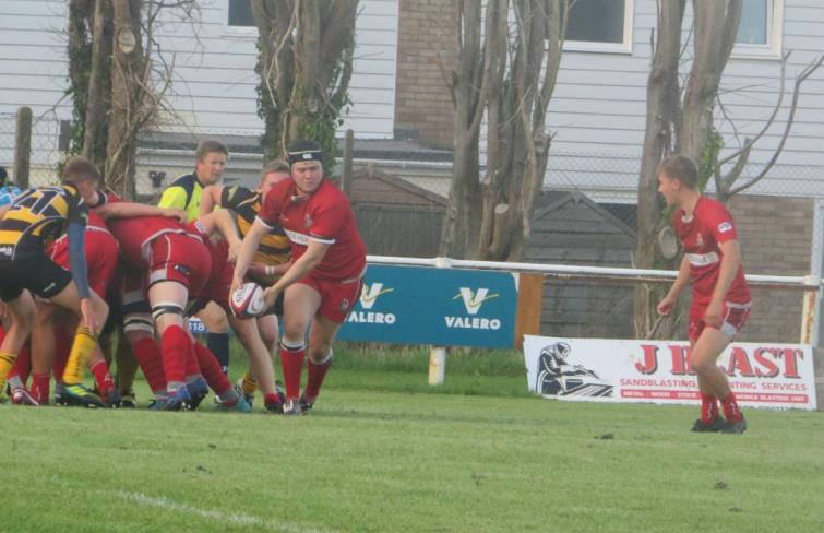 Pembroke break from the base of the scrum